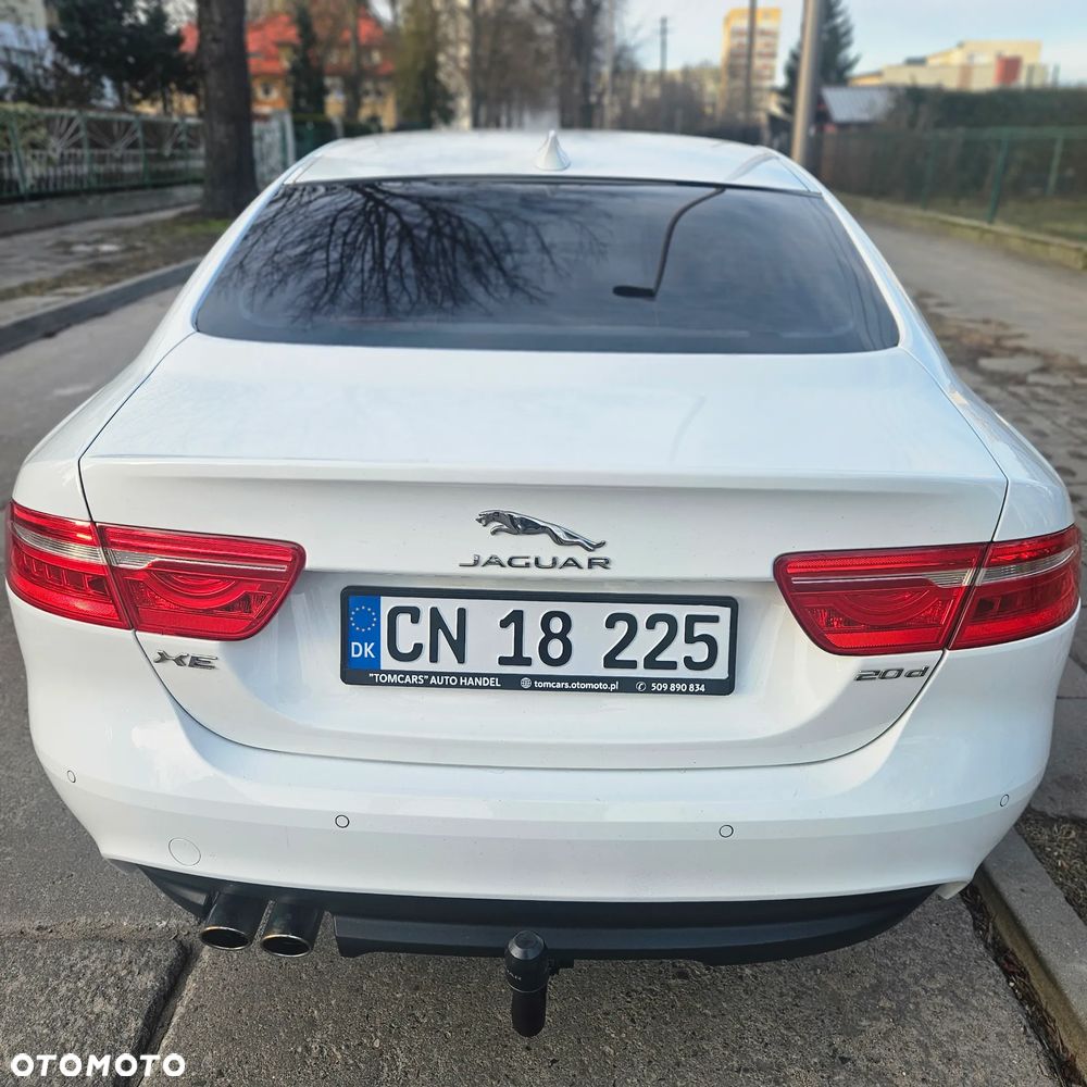 Jaguar XE - 18