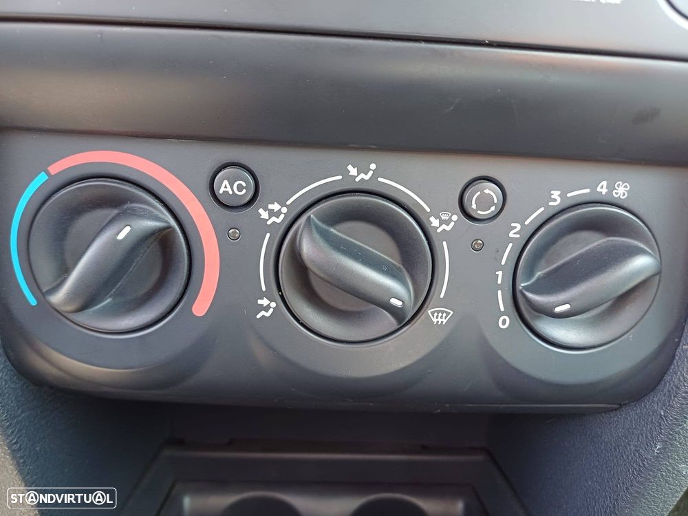 Renault Clio 1.2 16V Billabong - 10