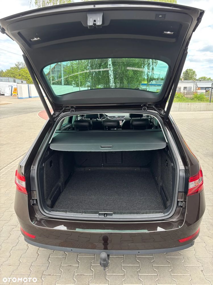 Skoda Superb 2.0 TDI DSG Premium Edition - 11