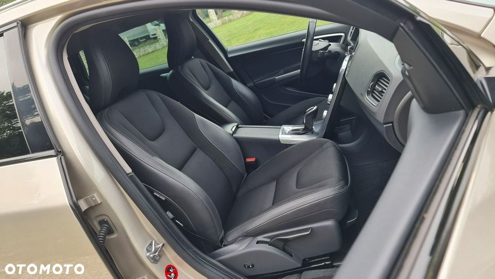 Volvo V60 Cross Country D3 Geartronic Momentum - 8