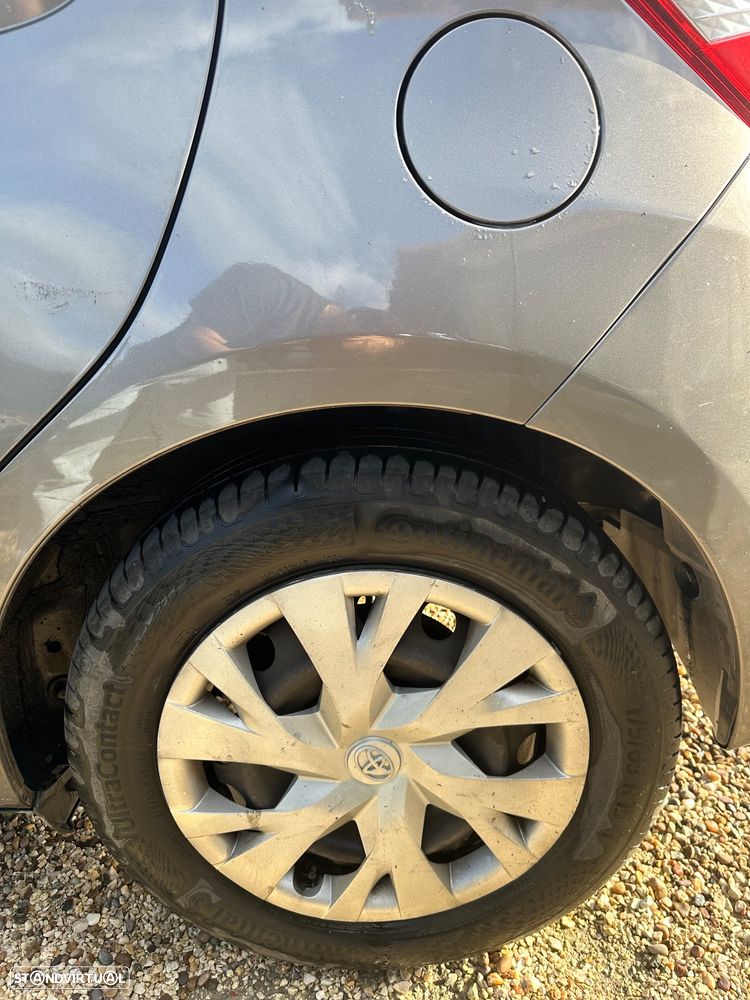 Toyota Yaris 1.0 VVT-i Comfort c/ Design-Pack - 14