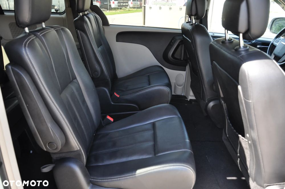 Chrysler Town & Country 3.6 Touring - 32