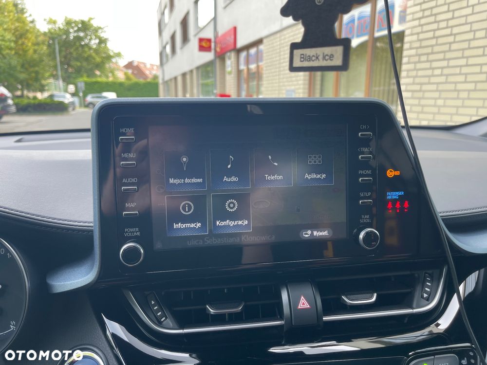 Toyota C-HR 2.0 Hybrid Team Deutschland - 37