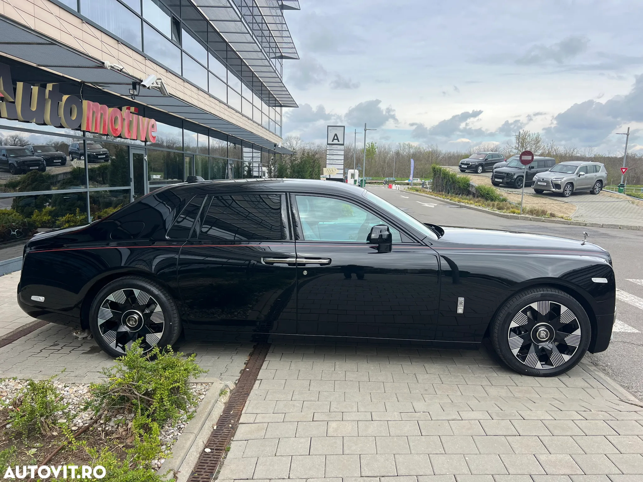 Rolls-Royce Phantom - 4