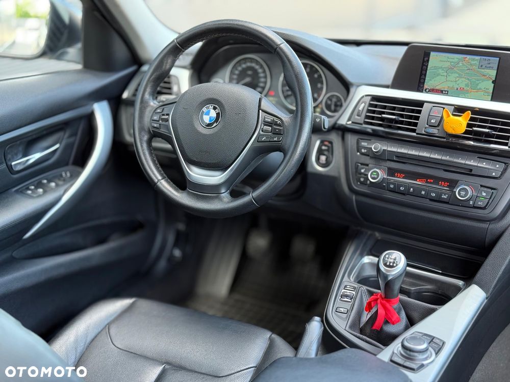 BMW Seria 3 320d - 22