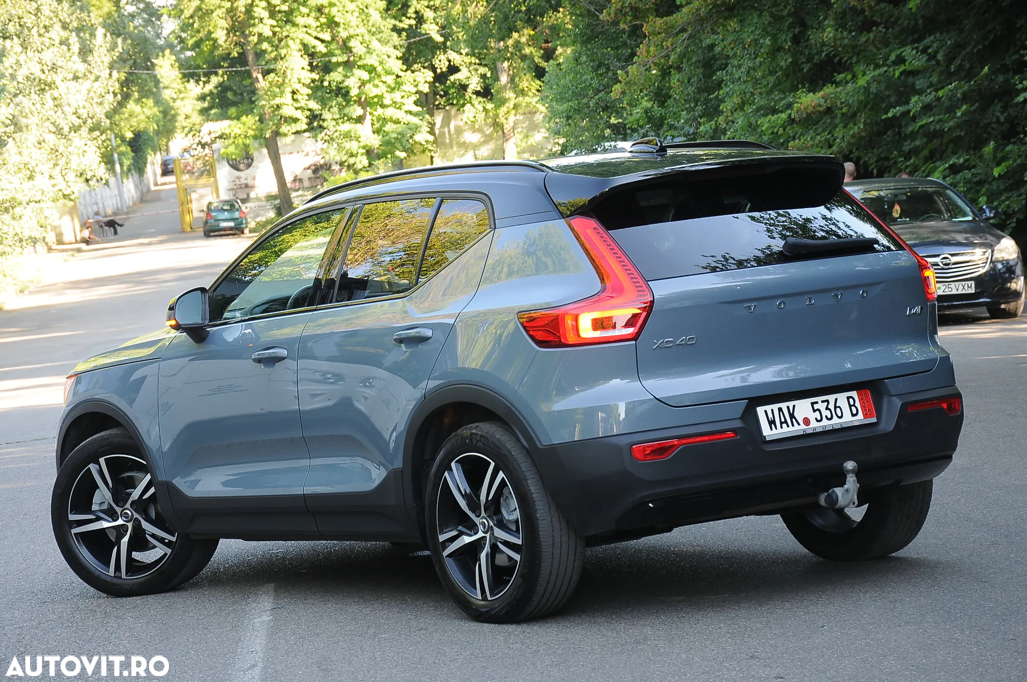 Volvo XC 40 D4 AWD Geartronic R-Design - 4