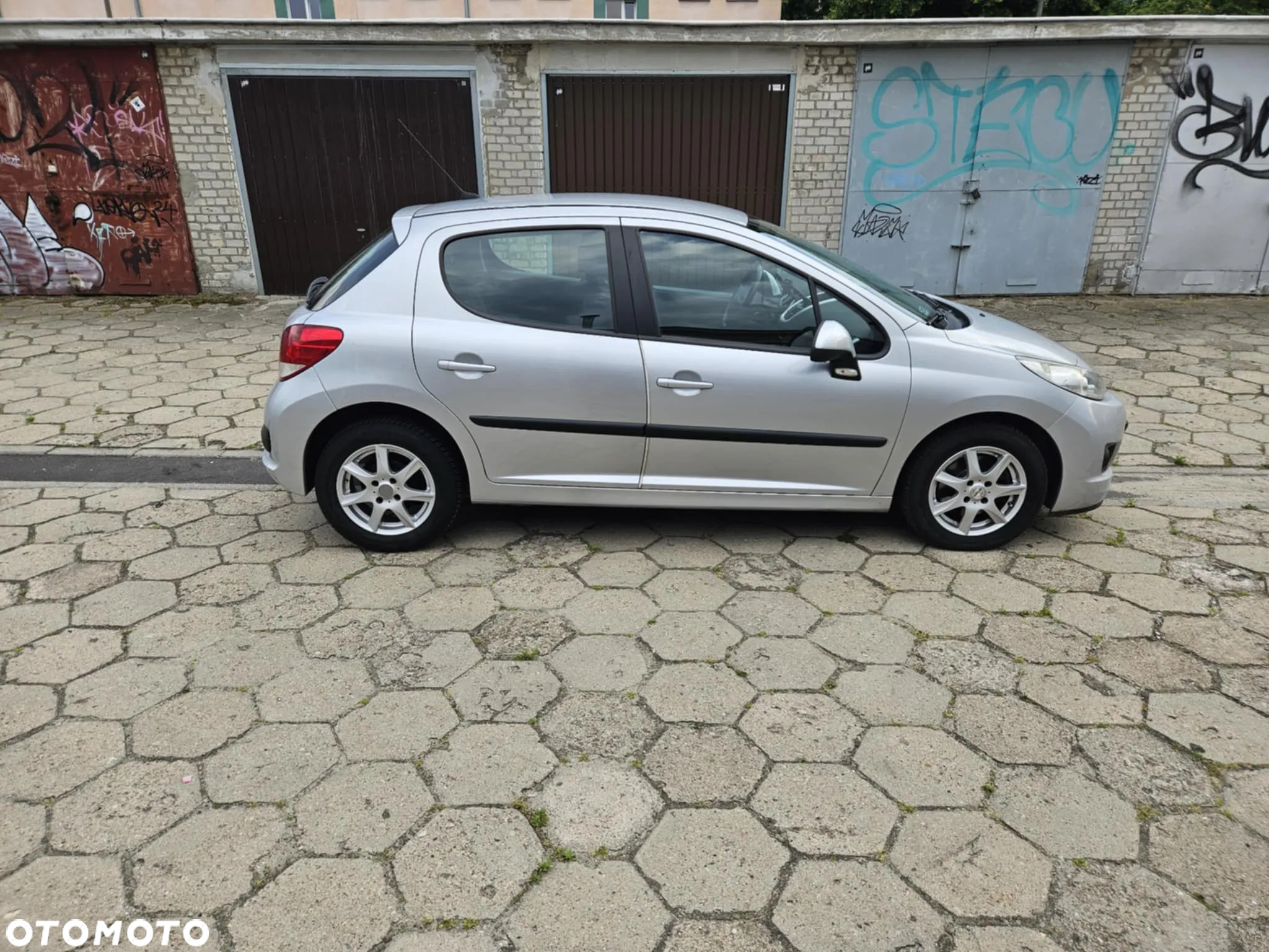 Peugeot 207 1.4 16V Trendy - 12