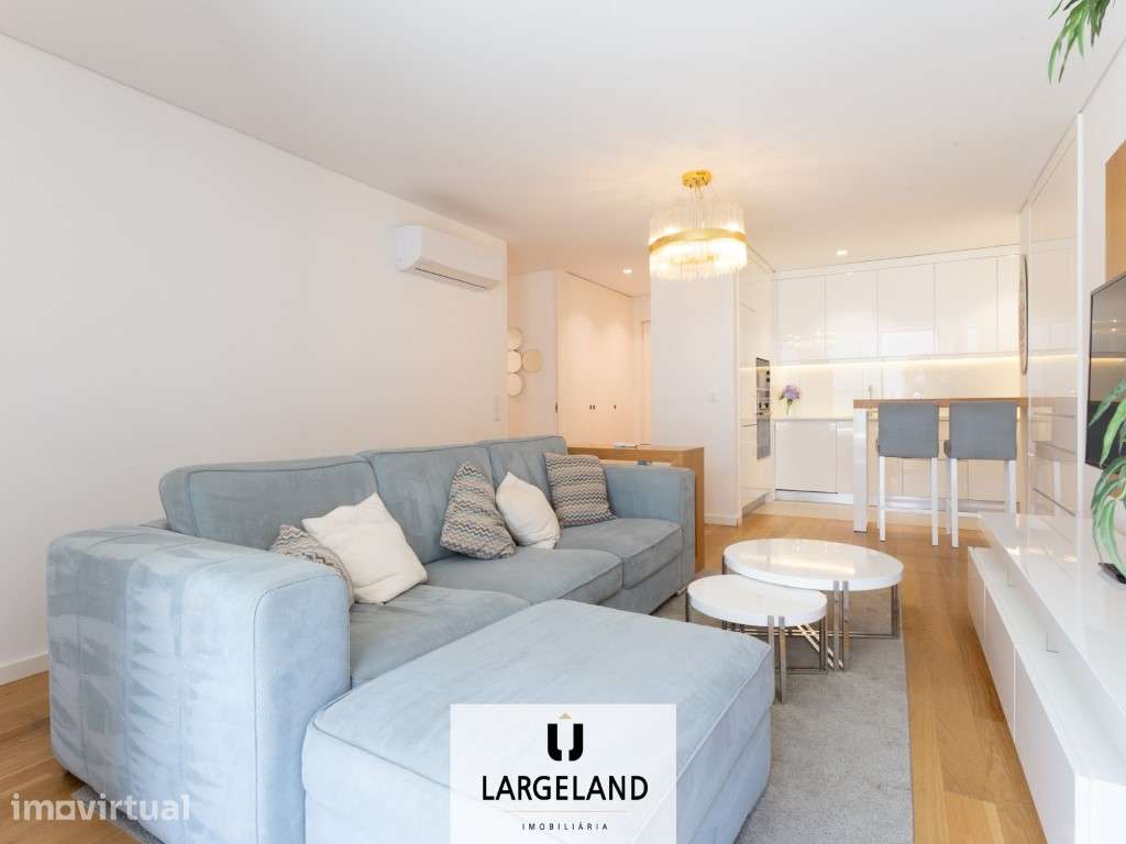 Apartamento T2 Mobilado a 30 Metros da Praia de Canidelo - Grande imagem: 3/17