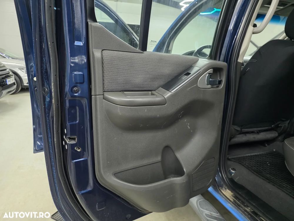 Nissan Navara 2.5 dCi DPF 4X4 Double Cab LE - 12