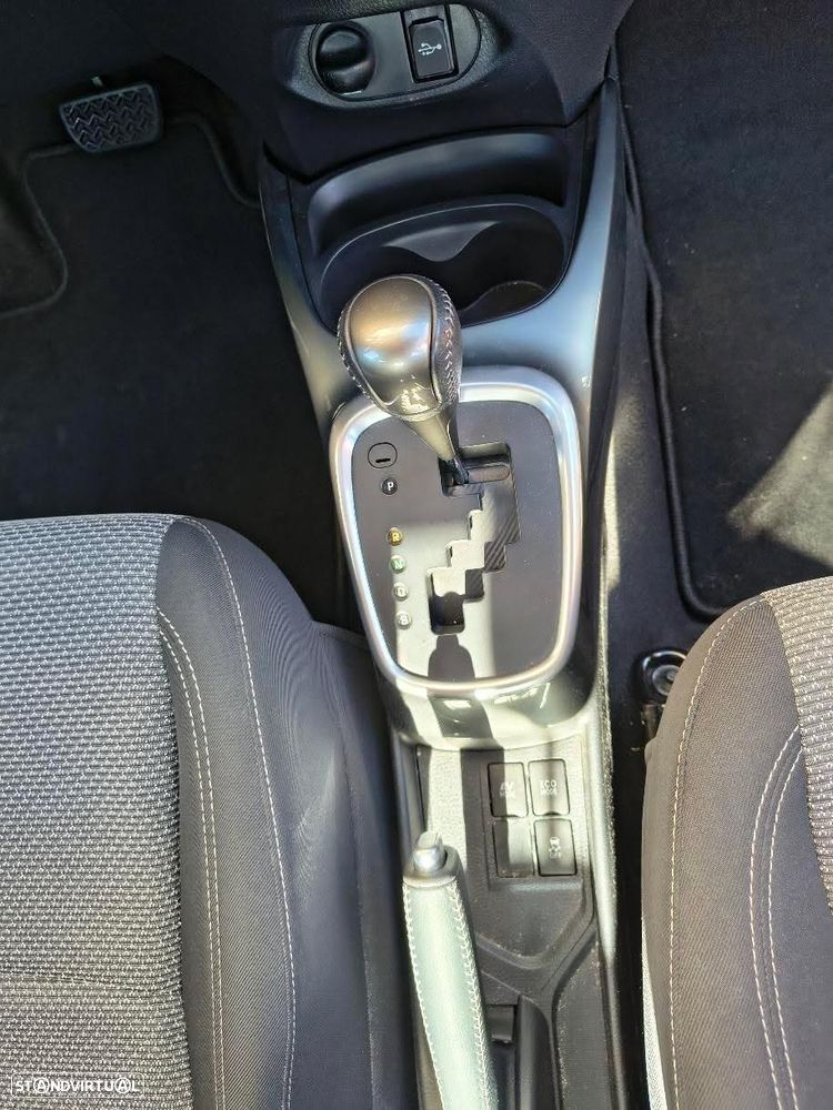 Toyota Yaris 1.5 HSD Comfort+P.Style - 23
