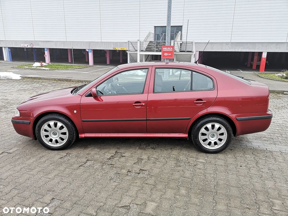 Skoda Octavia 1.6 Ambiente - 3