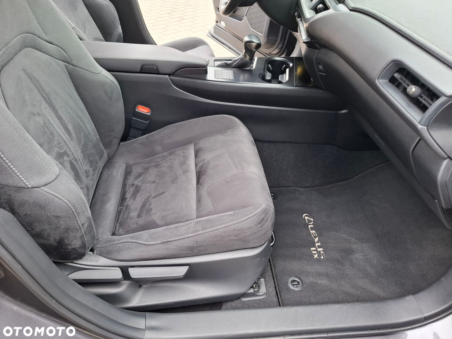 Lexus UX - 22
