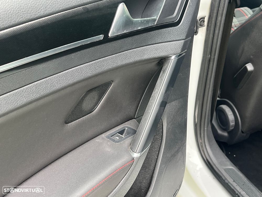 VW Golf 2.0 GTI DSG - 14