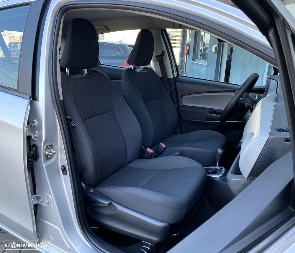 Toyota Yaris 1.5 HSD Active - 6