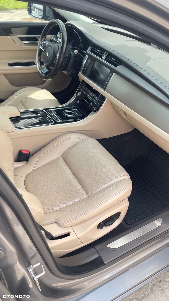 Jaguar XF 2.0 i4D Prestige - 13