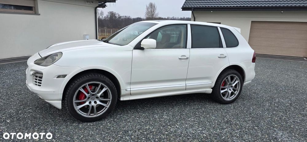 Porsche Cayenne - 1