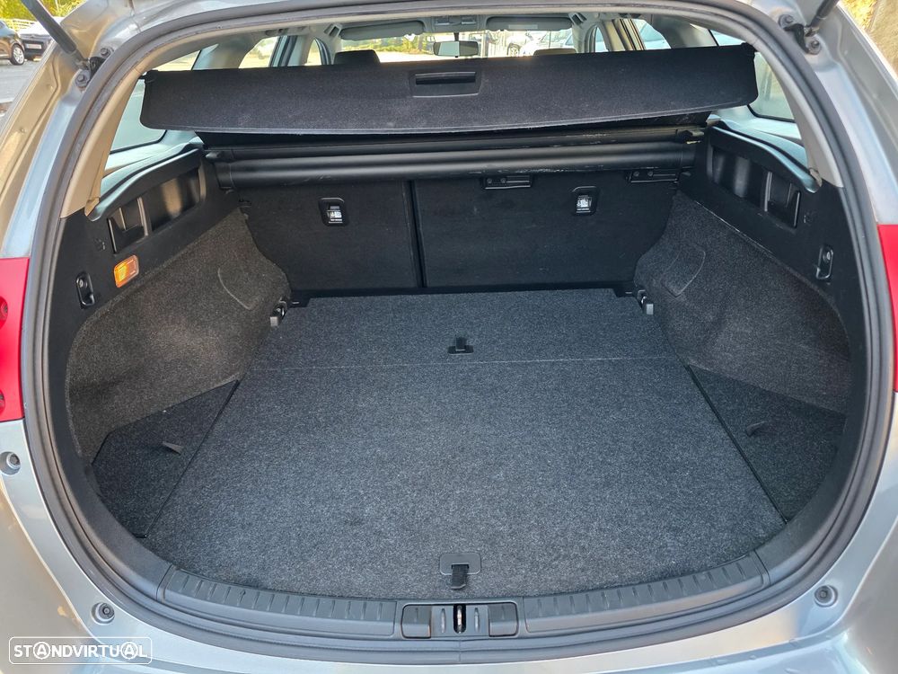 Toyota Auris Touring Sports 1.33 VVT-i Exclusive +Navi - 27