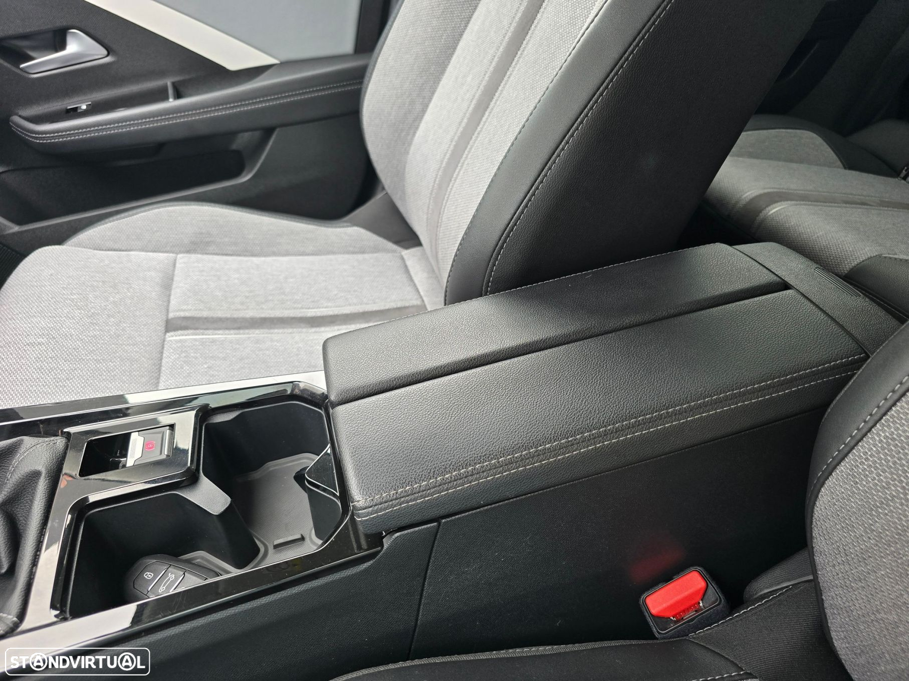 Opel Astra 1.2 T Elegance - 34