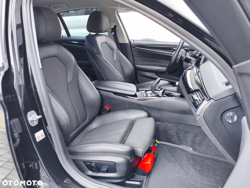 BMW Seria 5 518d Sport Line - 13