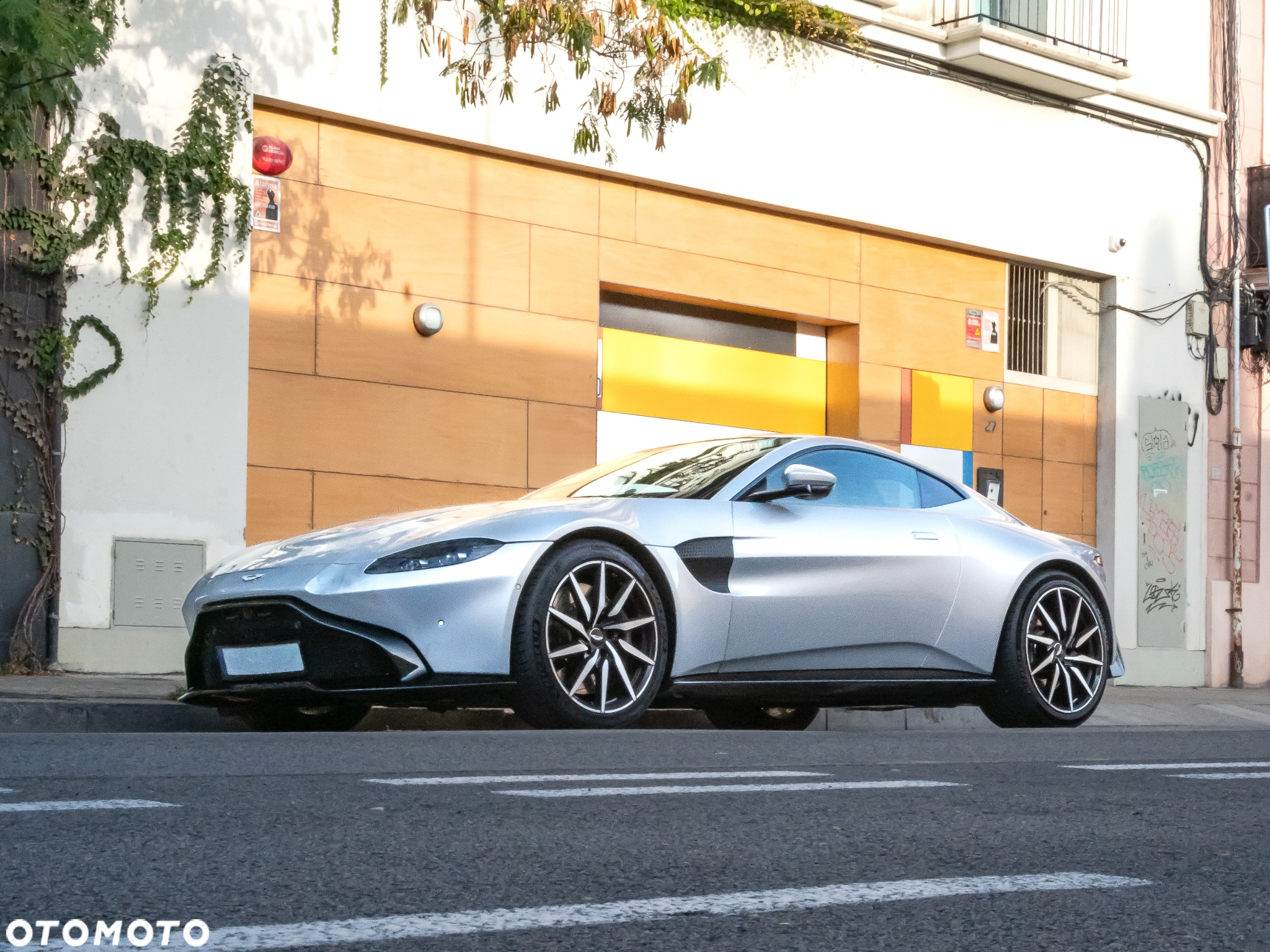 Aston Martin Vantage - 29