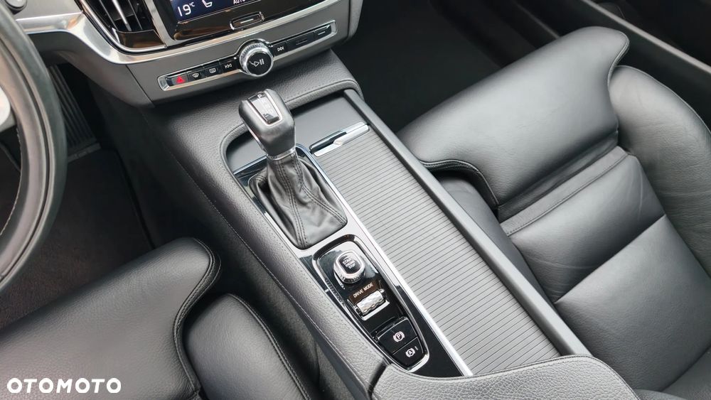Volvo V90 D4 Geartronic Momentum Pro - 29