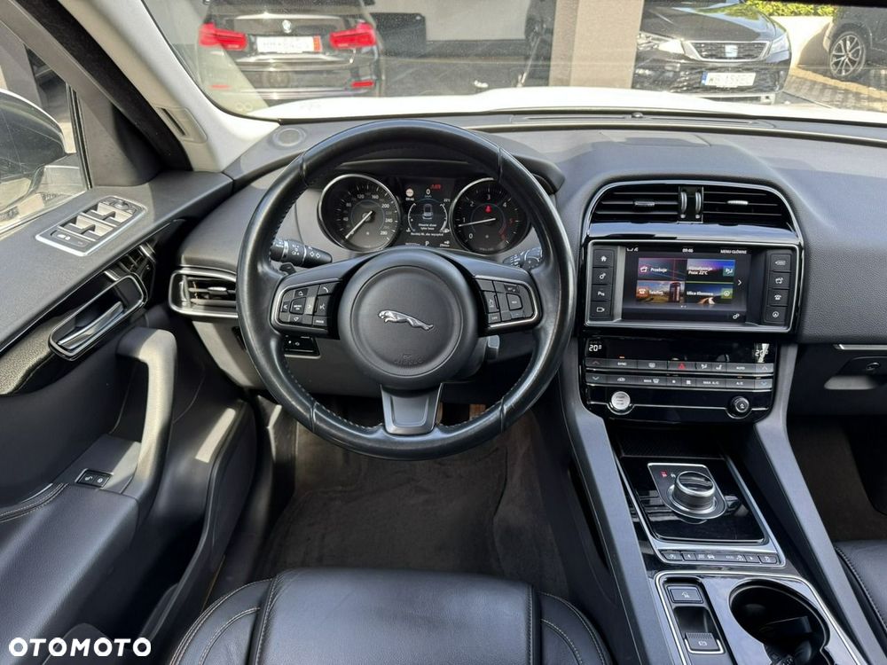 Jaguar F-Pace - 25