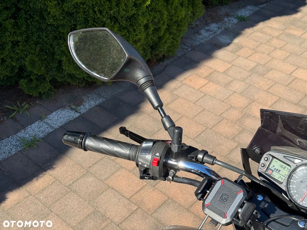 Suzuki GSR - 24