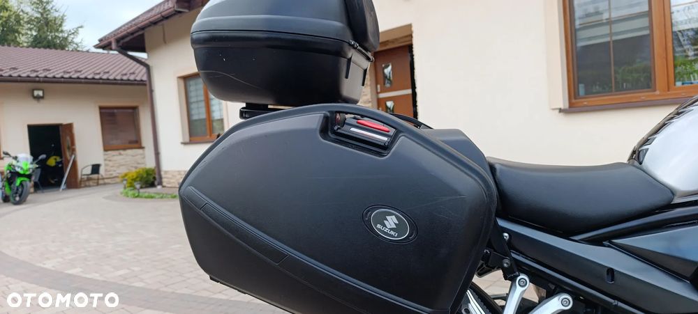 Suzuki GSX - 23