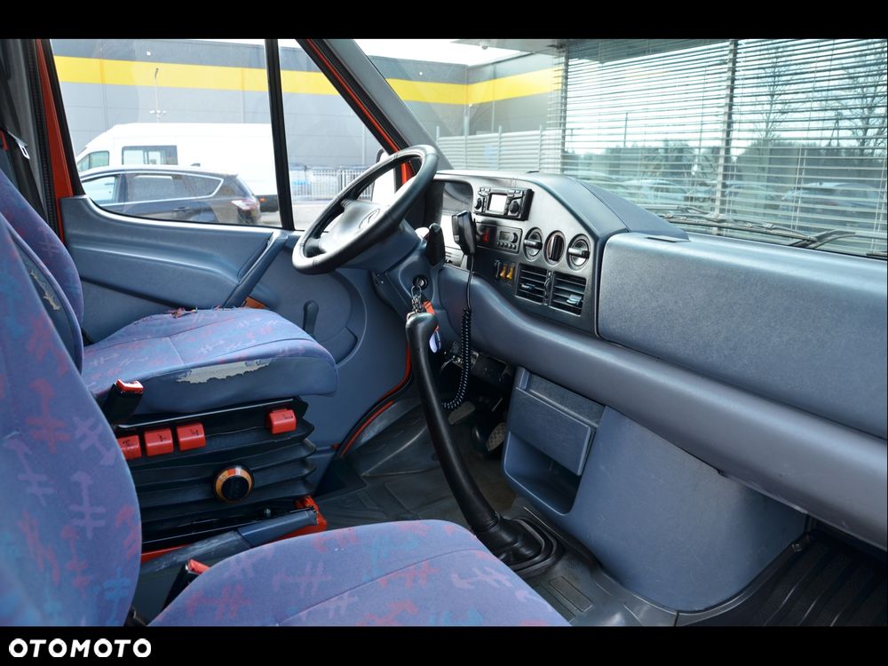 Mercedes-Benz Sprinter - 12