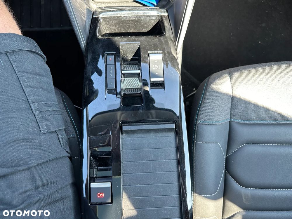 Citroën C4 PureTech 130 Stop&Start EAT8 SHINE - 16
