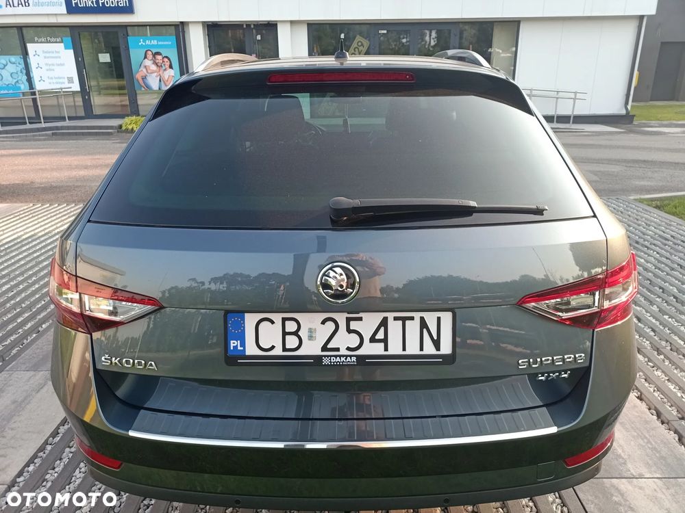 Skoda Superb 2.0 TDI 4x4 DSG Sportline - 8
