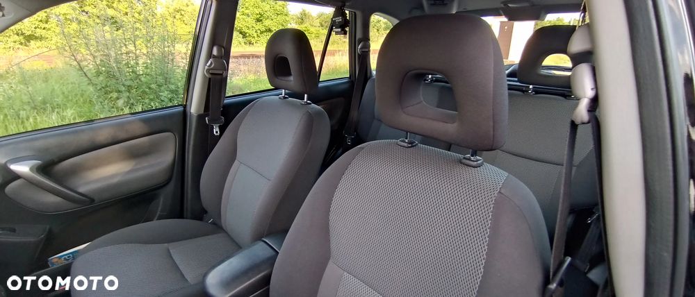 Toyota RAV4 2.0 VVT-i 4x4 - 23