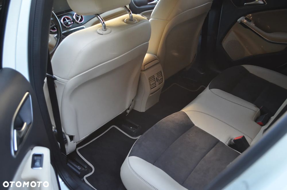 Mercedes-Benz GLA 200 d 7G-DCT AMG Line - 10