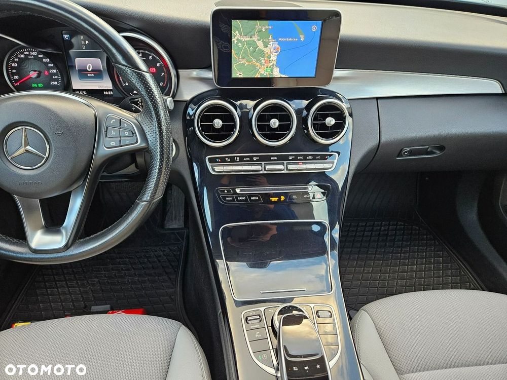 Mercedes-Benz Klasa C 180 9G-TRONIC Exclusive - 31