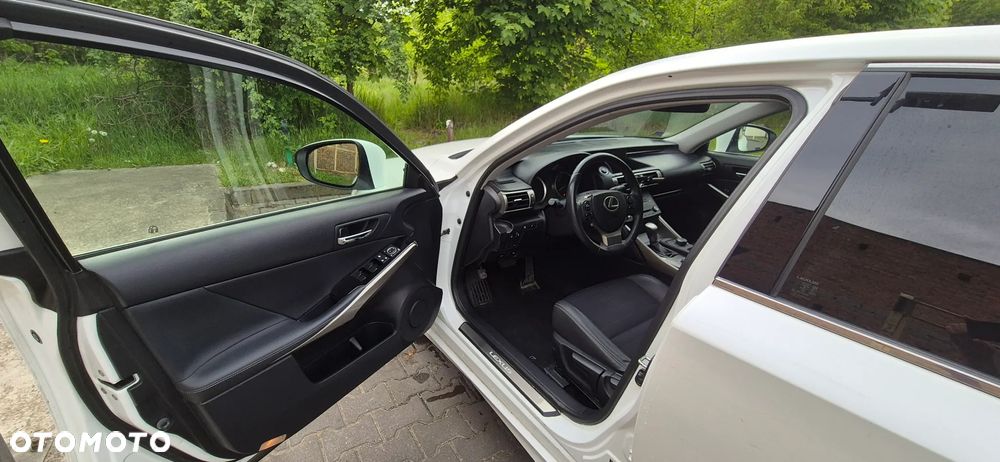 Lexus IS 300h Elite - 16