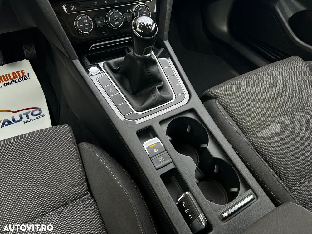 Volkswagen Passat Variant 1.6 TDI R Executive - 10