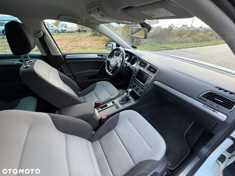 Volkswagen Golf e-Golf - 10