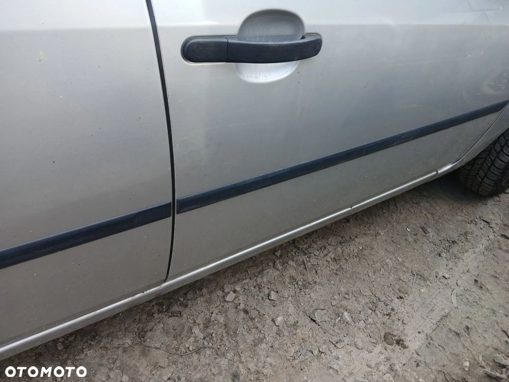 FORD Fiesta MK6 1.3L O8 08 EFI maska pokrywa silnika klapa bagażnika zderzak lampa reflektor pas przedni stop lampy halogeny przeciwmgłowe odblaski grill atrapa znaczek błotnik błotniki drzwi zbiornik wlew paliwa - 10