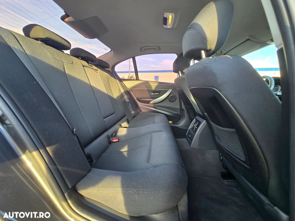 BMW Seria 3 320d xDrive - 4