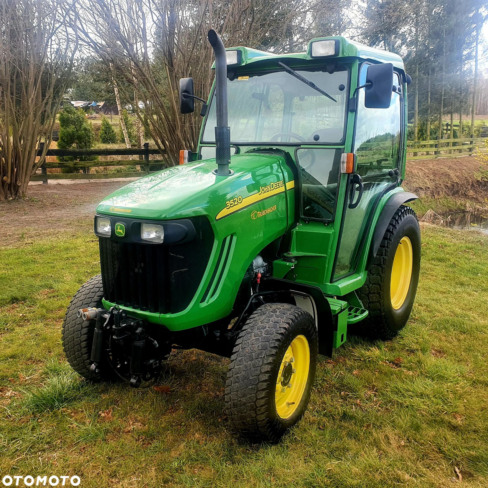 John Deere 3520 - 1