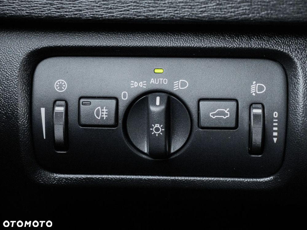 Volvo V40 Cross Country D2 Momentum - 23