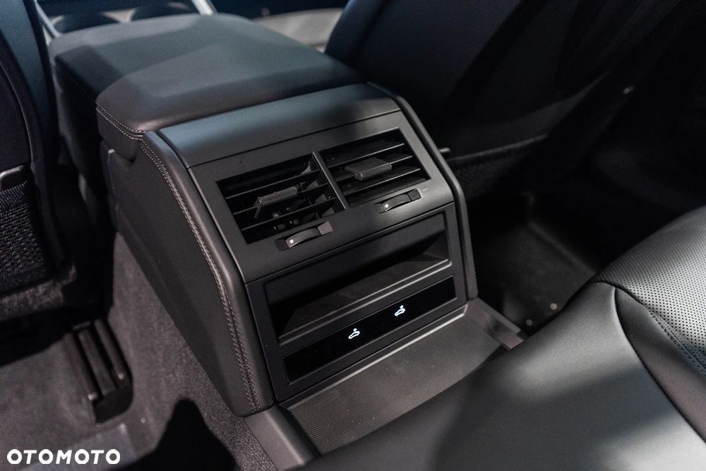 Porsche Panamera 4 E-Hybrid PHEV - 29