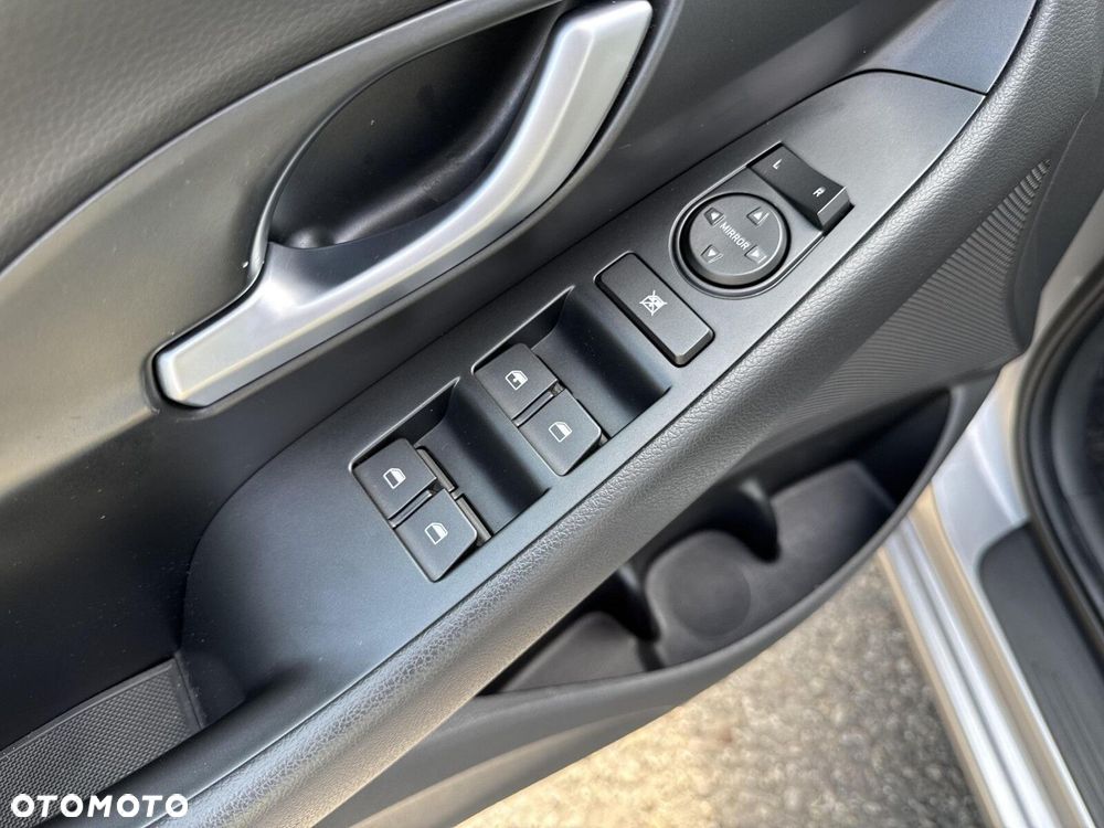 Hyundai i30 1.5 DPI Classic + - 20