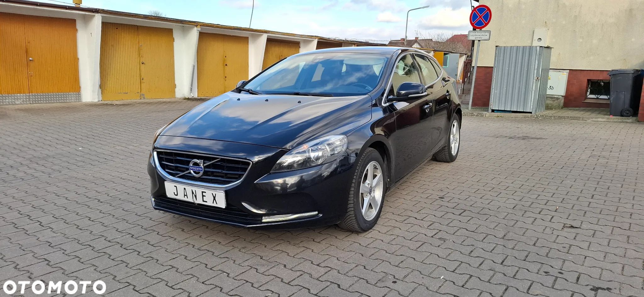 Volvo V40 D4 Drive-E R-Design Summum - 1