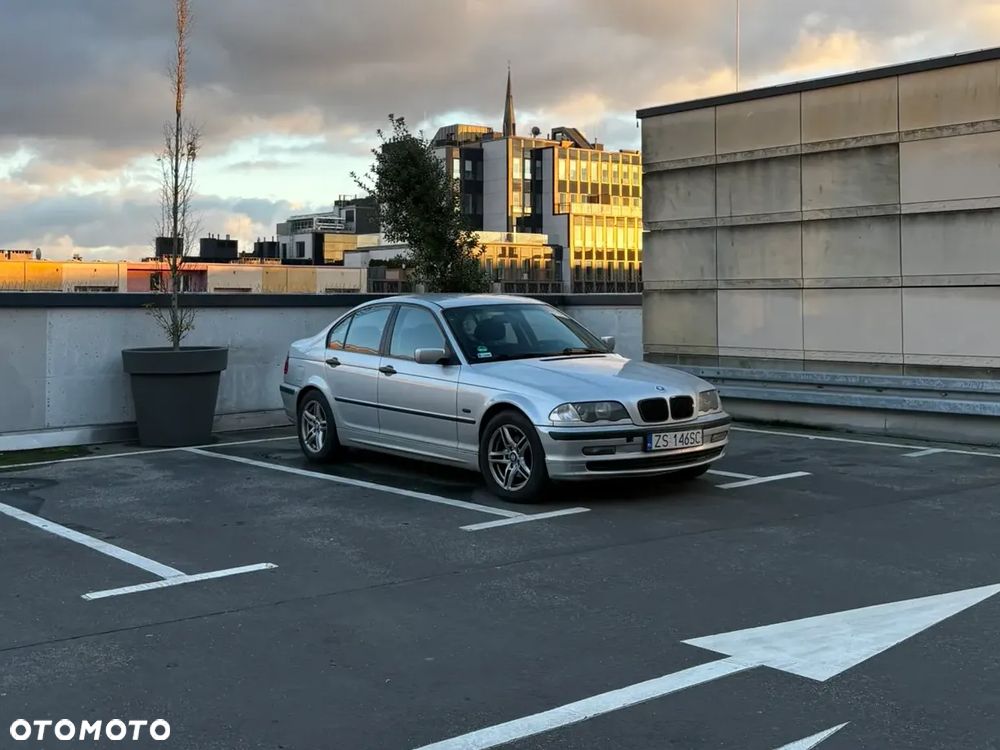 BMW Seria 3 318i - 1