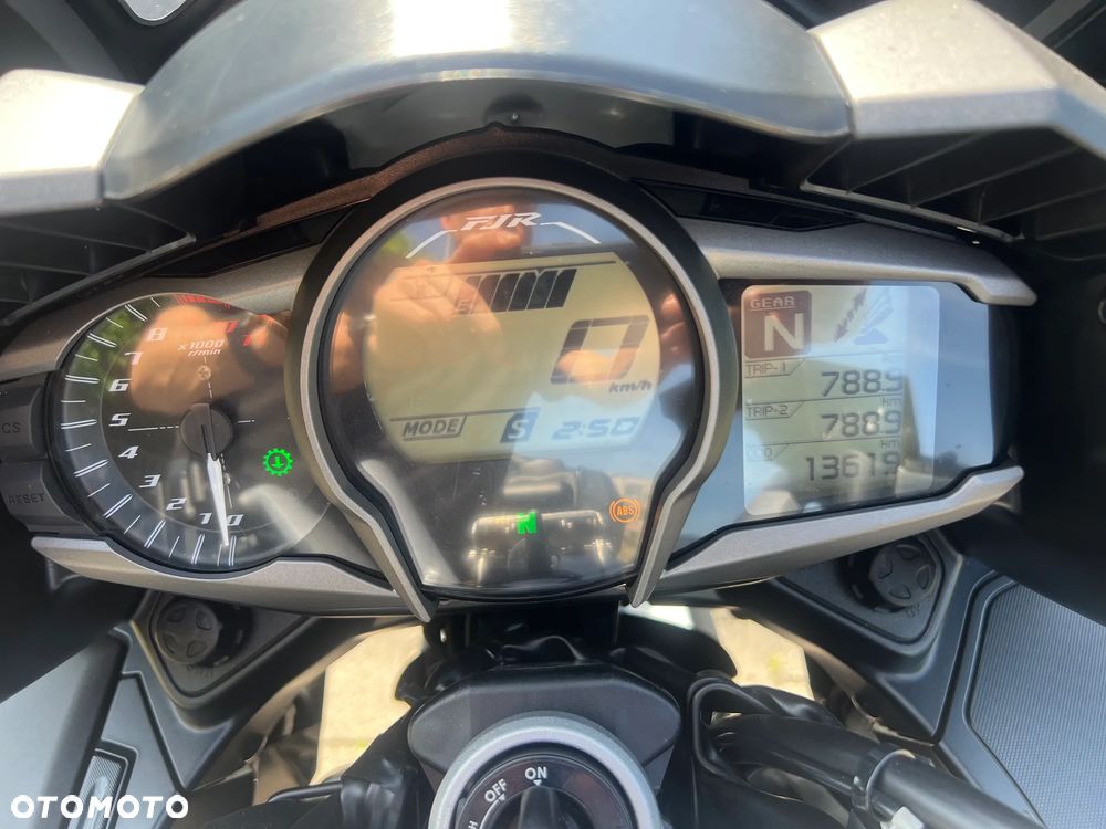 Yamaha FJR - 8