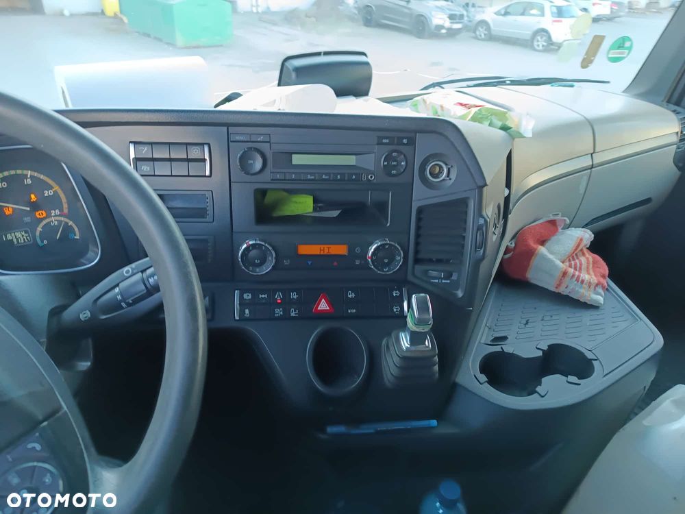 Mercedes-Benz ACTROS - 9