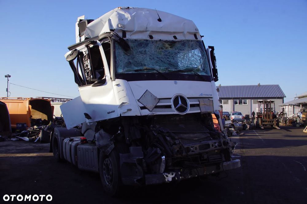 Pojazd na części - Mercedes Actros MP4 1845 12.8 449 KM OM471LA G211-12 9147 2018R Silnik Skrzynia Drzwi Grill Siodło Zbiornik Lampa Lusterko Deska Kokpit Sterownik Moduł Czujnik Licznik Panel Kierownica - 1