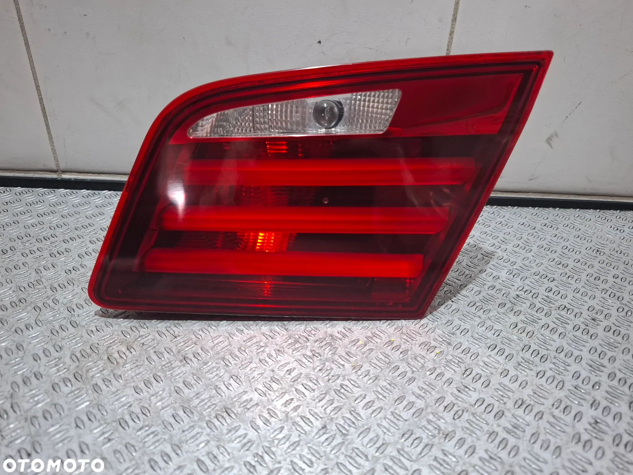 Lampa led w klape bagażnika prawy tył BMW 5 F10 2012 rok sedan przed liftem  nr 7203226 - 1