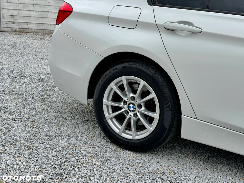 BMW Seria 3 318i - 29